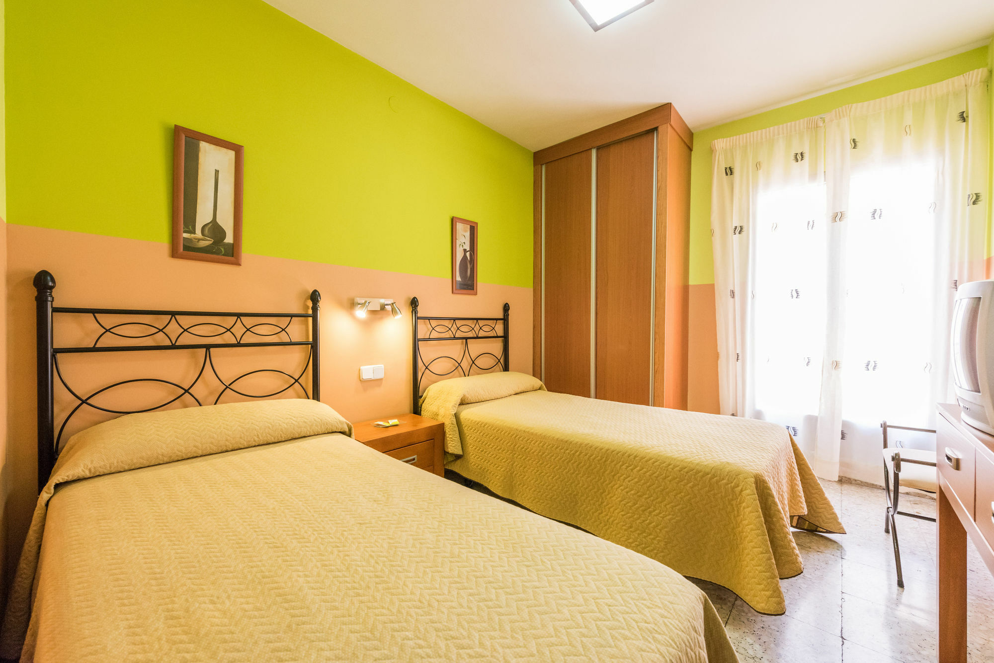 Hostal Arkanta Arganda Del Rey Zewnętrze zdjęcie